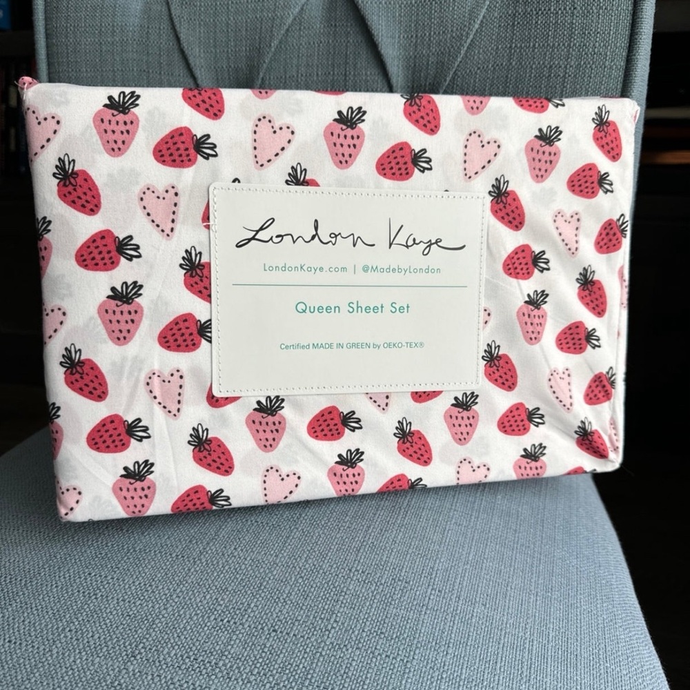 NWT London Kaye Queen Sheet Set Hearts & Strawberries - SO CUTE! SO SOFT!